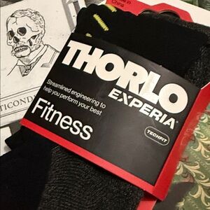 🧦 ☠️ 🧦 • 💪🏻 THORLO x Fit Vibes 💪🏻 • ☠️ 🧦 ☠️